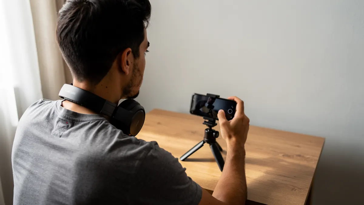 Musica in un video UGC: su una canzone ci sono due diritti, non uno